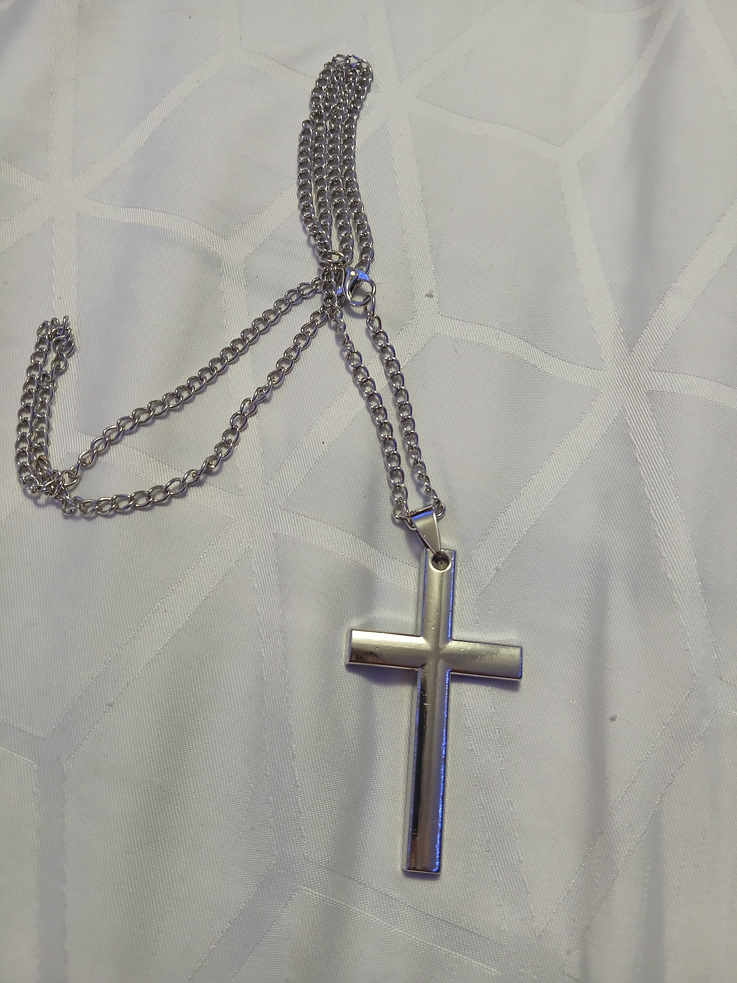 Cross & 22" chain